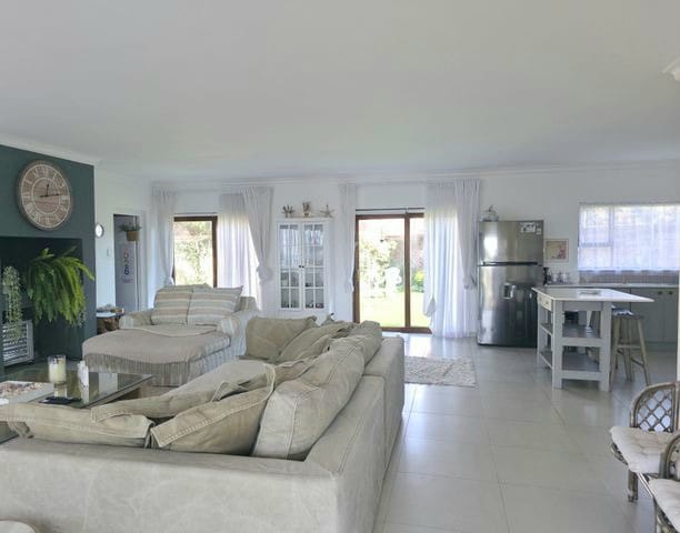 3 Bedroom Property for Sale in Wavecrest Eastern Cape